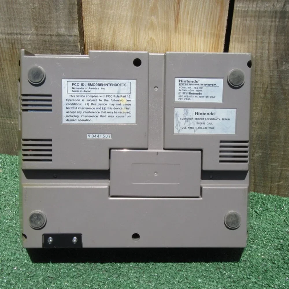 Vintage Nintendo NES-001 Console + Super Mario Bros 3 Duck Hunt Bases Loaded